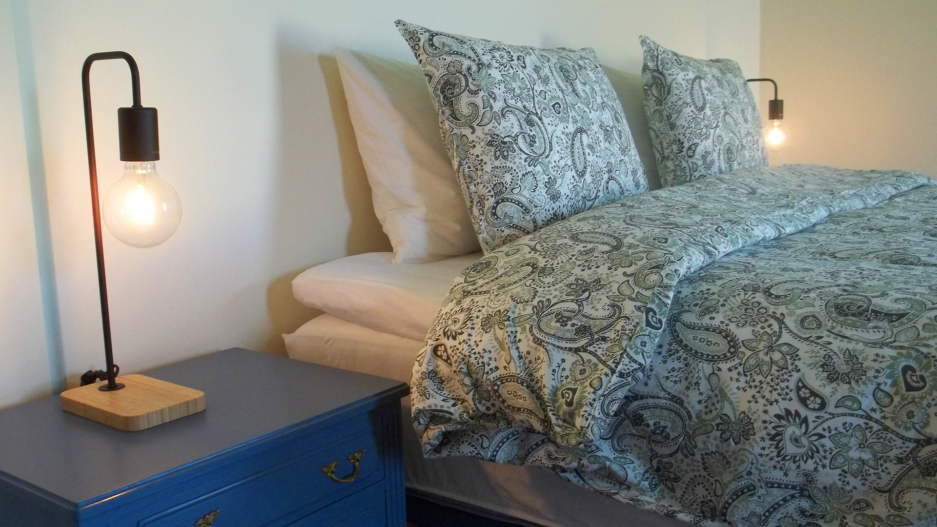 King size Bed